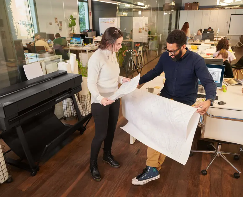 HP Designjet T850 Printer Lifestyle 02 V2 (3)